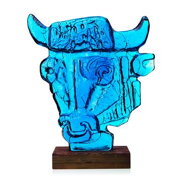 15. Edvin Öhrström, a blue/ turquoise coloured cast glass sculpture of a bull's head, Lindshammar glassworks, Sweden, signed and dated 1953.