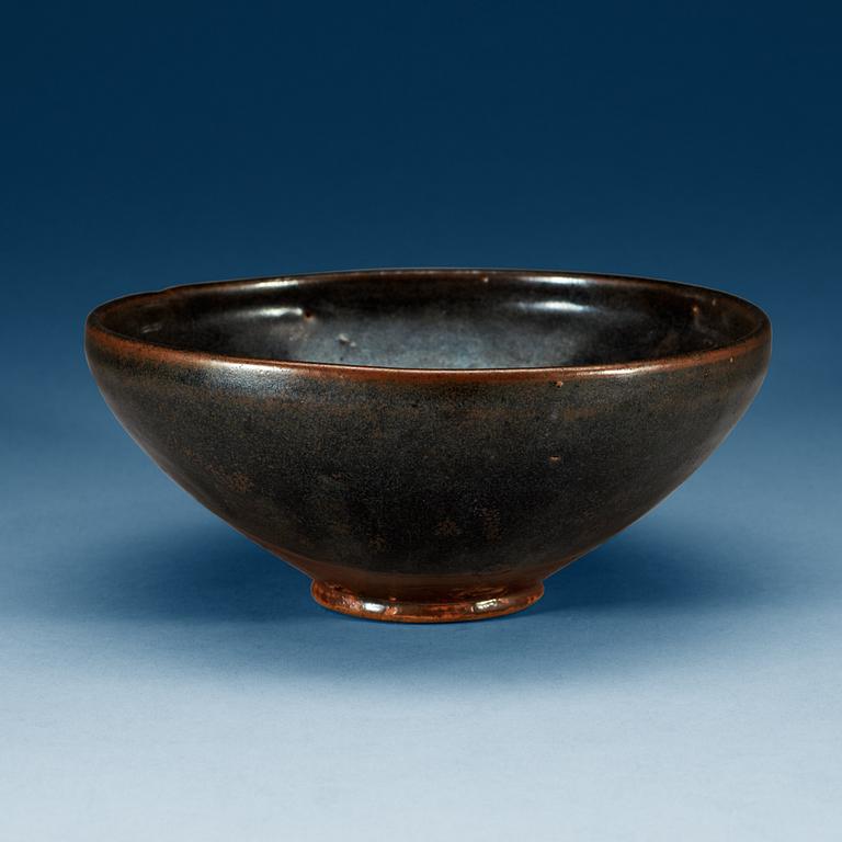 SKÅL, keramik. Troligen Song dynastin (960-1279).
