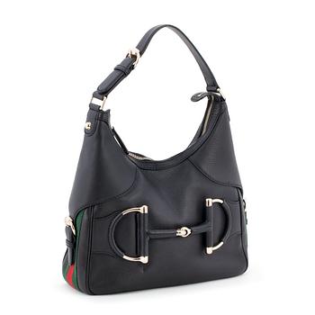 546. GUCCI, a black leather shoulderbag.