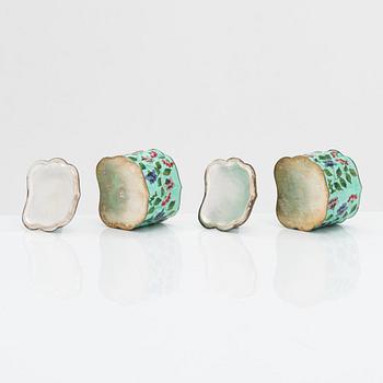 Kryddset på bricka, silver och emalj, Korea 1900-talets senare hälft.