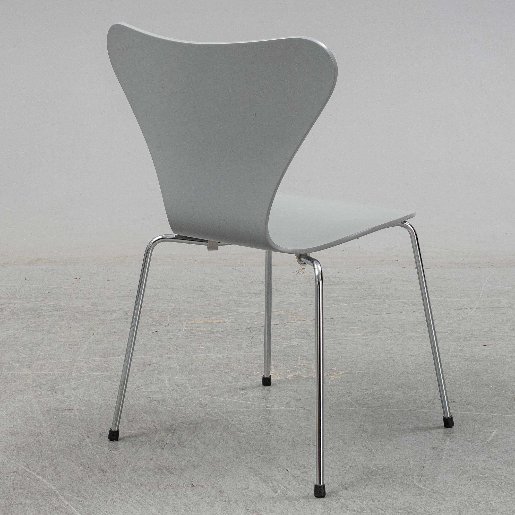 Arne Jacobsen, a 'Series 7' chair, Fritz Hansen, Denmark, 1999.