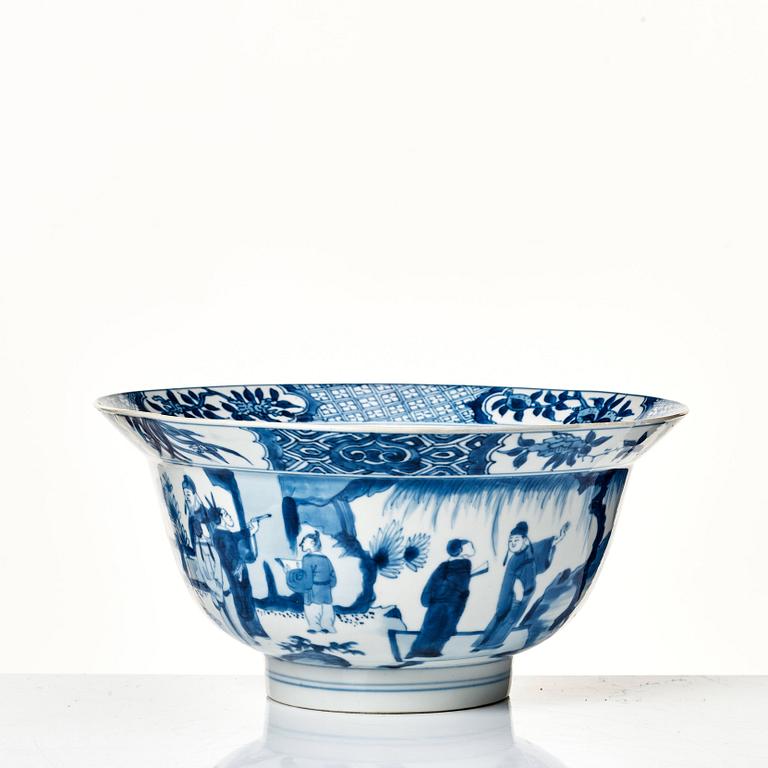 A blue and white bowl, Qing dynasty, Kangxi mark and period (1662-1722).