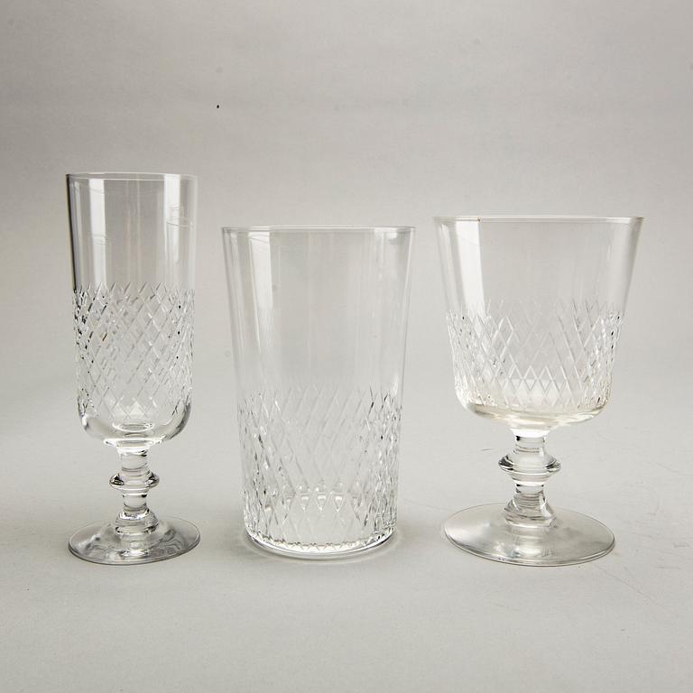 A Vicke Lindstrand 48 pcs Diamant glass service Kosta later part of 20th century.