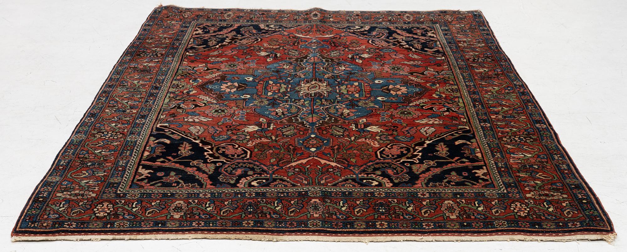 Matta antik Bidjar, Västra Iran, ca 210 x 143 cm.