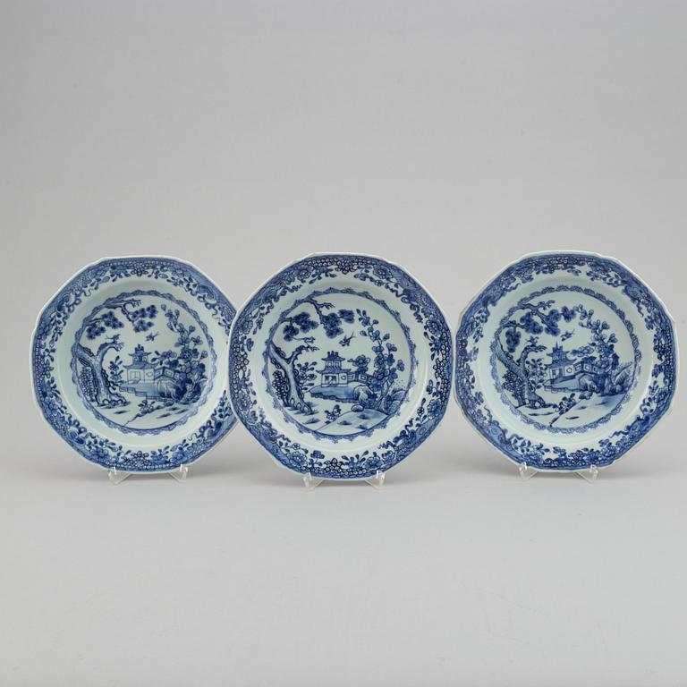 A blue and white serving dish and six odd blue and white plates, Qing dynasty, Qianlong (1736-95).