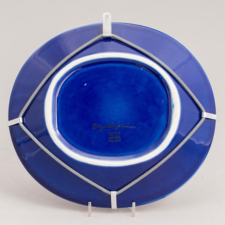 BIRGER KAIPIAINEN, a ceramic dish signed Birger Kaipiainen, Arabia, Finland.