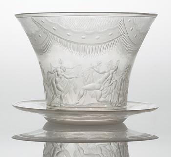 A Simon Gate 'Slöjdansen' glass bowl with stand, Orrefors 1924.