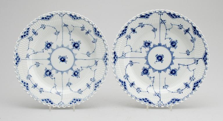 TALLRIKAR, 2 st, porslin, Royal Copenhagen.