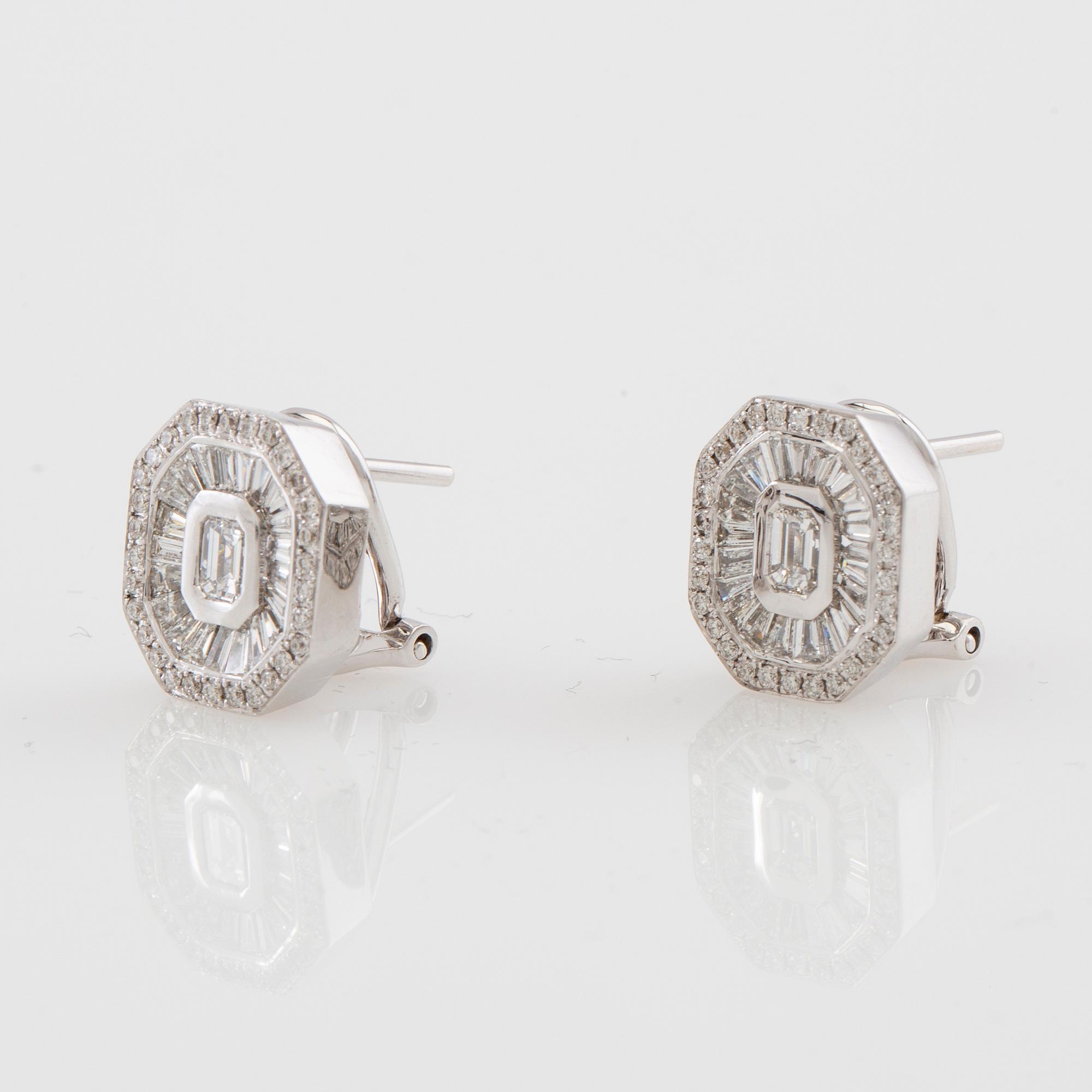 Örhängen ett par 18K vitguld med diamanter ca 1,31 ct.
