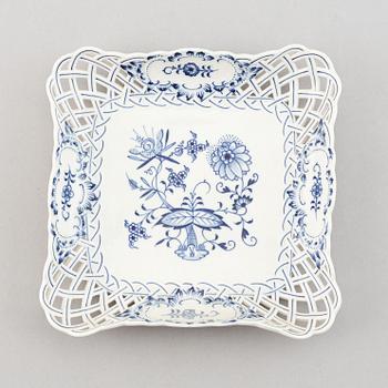 Servisdelar, 15 st, porslin. "Lökmönstret", Meissen, Tyskland.