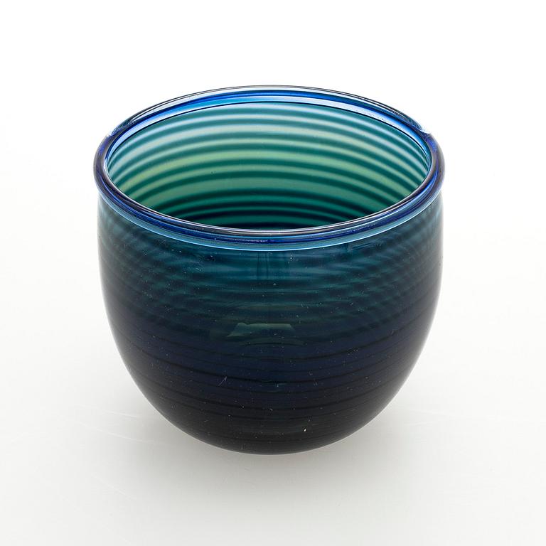 Oiva Toikka, A glass bowl signed O. Toikka Nuutajärvi Nokia Cables.
