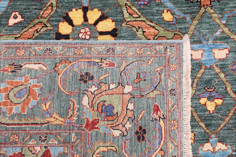 A carpet, Ziegler Design, c. 314 x 243 cm.