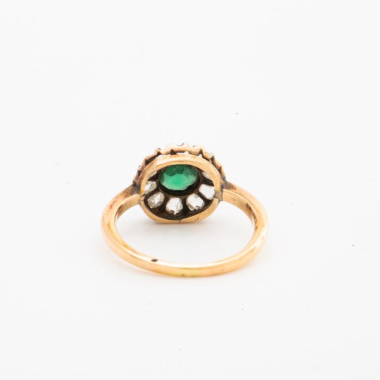 RING 14K gold w 1 emerald (probably synthetic) and rose-cut diamonds.