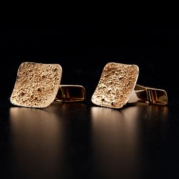 MANCHETTKNAPPAR, guld 14K, finska stämplar 1971, "KÄSITYÖ" (handarbete). Vikt 9 g.