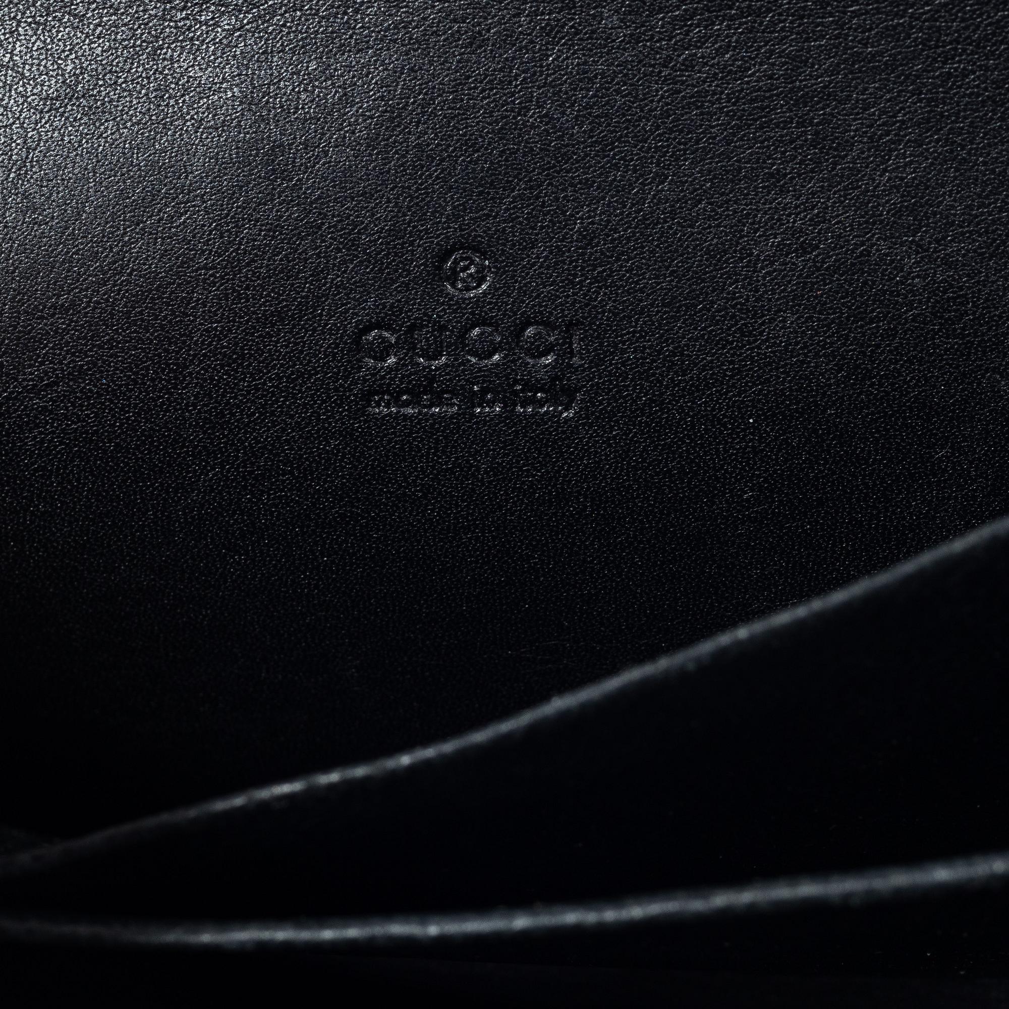 Gucci, wallet.
