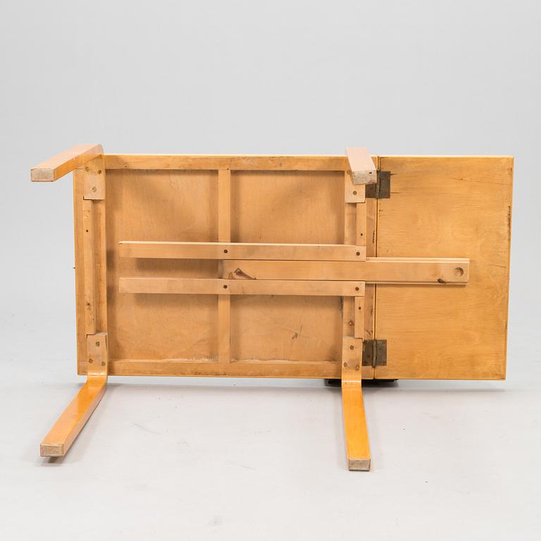 ALVAR AALTO, A mid-20th century drop leaf table for Artek Finland.