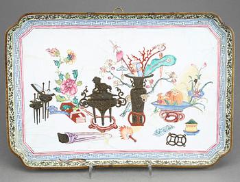 BRICKOR, 2 st, emalj på koppar. Qing dynastin, Qianlong (1736-95).
