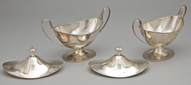 SOCKERSKÅLAR med LOCK, ett par, silver. David Andersen & Comp, Stockholm 1925. Vikt 776 gr.