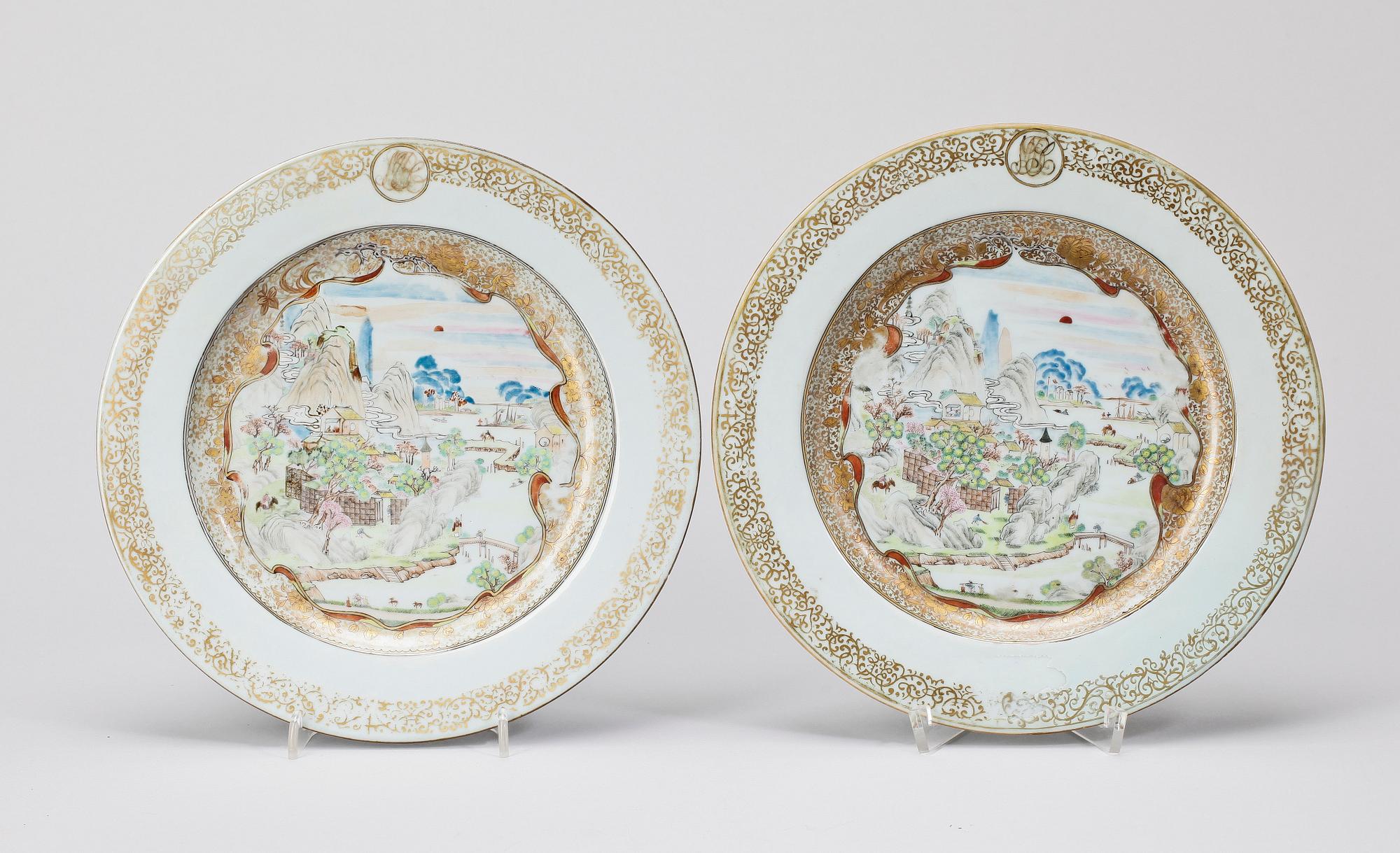 TALLRIKAR, ett par, porslin, Qianlong, Kina 1700-tal.
