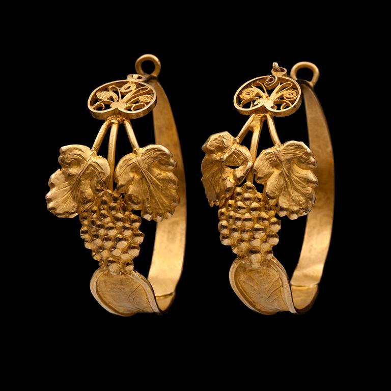 A pair of Georgian loop earrings. Made in Sweden by goldsmith Alexander Magnus Lundström in Visby.