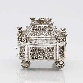 A 19th Century silver box, possibly marks of Vasily Potsov Moscow 1843.