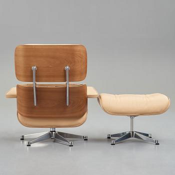 Charles & Ray Eames, "Lounge Chair", fåtölj med fotpall, Vitra, 2010-tal.