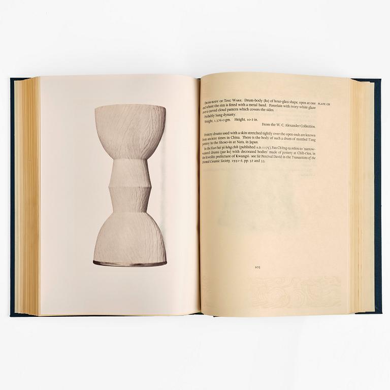 A catalogue of chinese pottery and porcelain in the Collection of Sir Percival David, by R.L. Hobson, 1934.