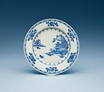 1585. A set of 12 blue and white dinner plates, Qing dynasty, Qianlong (1736-95).