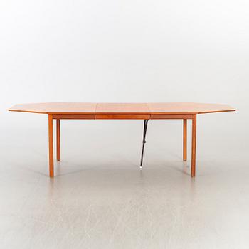 A DINNER TABLE MID 20TH CENTURY.