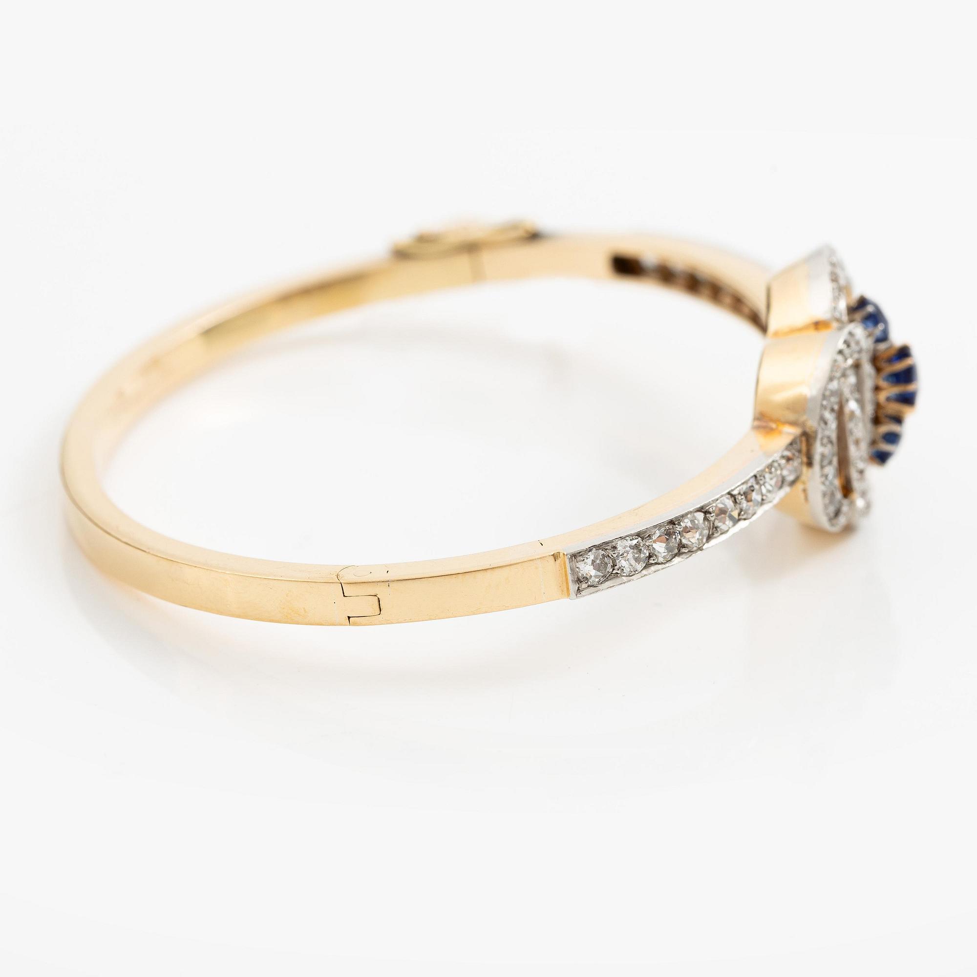 A bracelet in 18K gold and platinum set with old-cut diamonds and faceted sapphires.