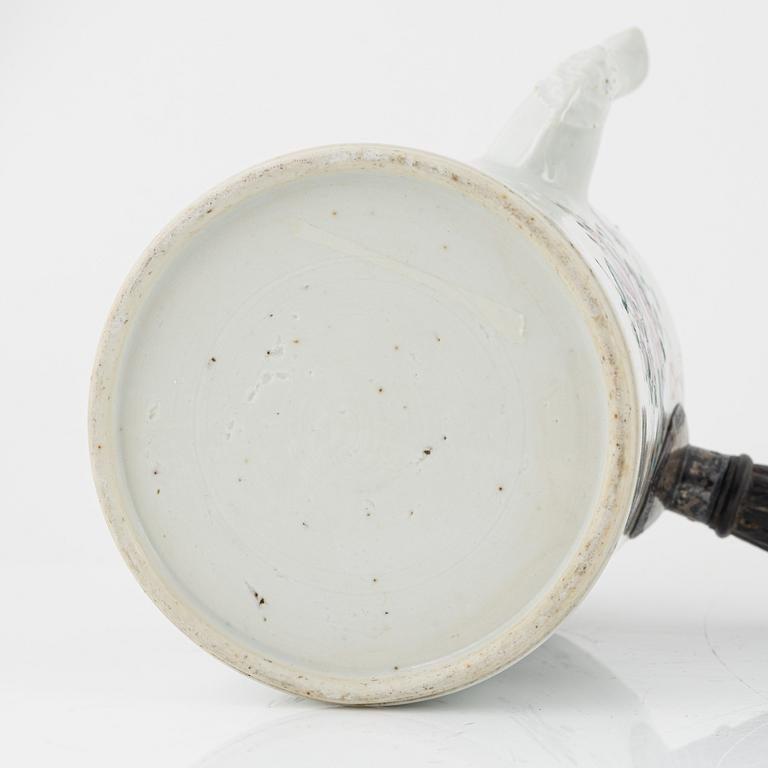 Kaffekanna samt tallrikar, 4 st, porslin, Kina, Qianlong (1736-95).