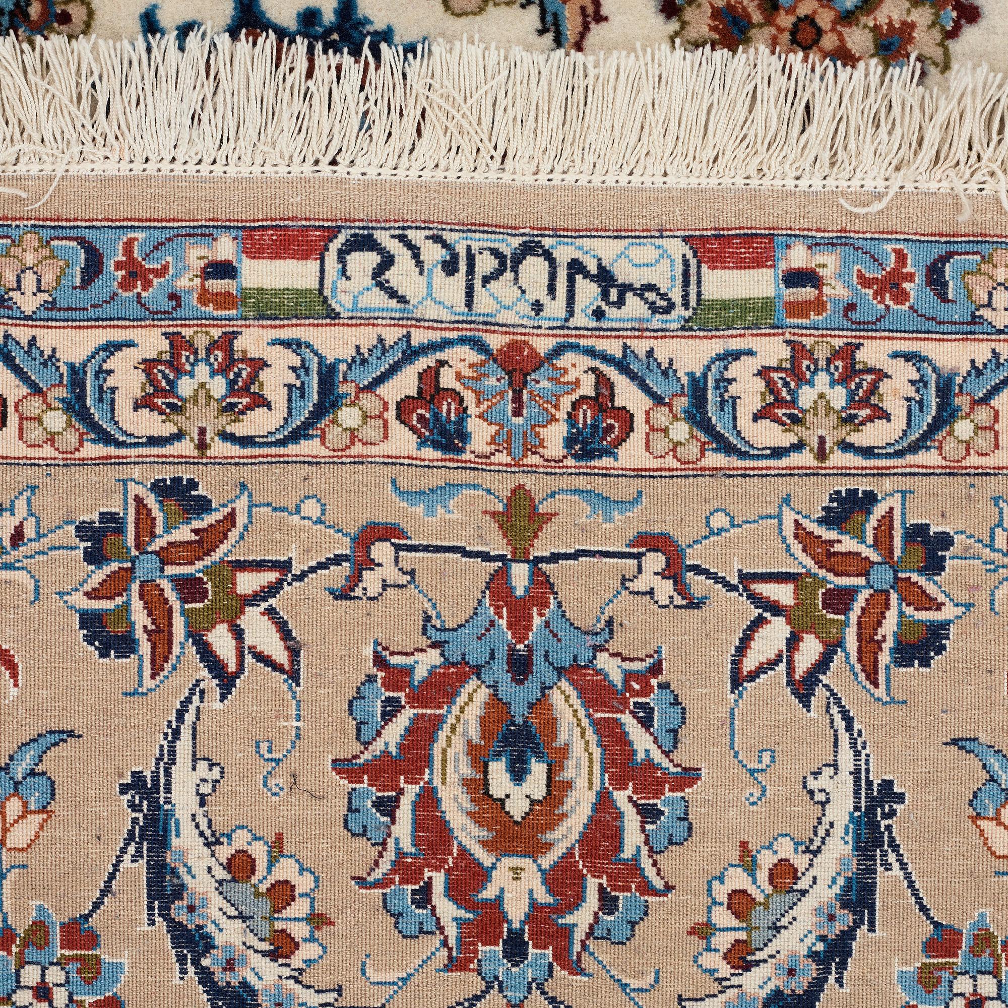 MATTA old Isfahan, märkt Davari, ca 318,5 x 206,5 cm.