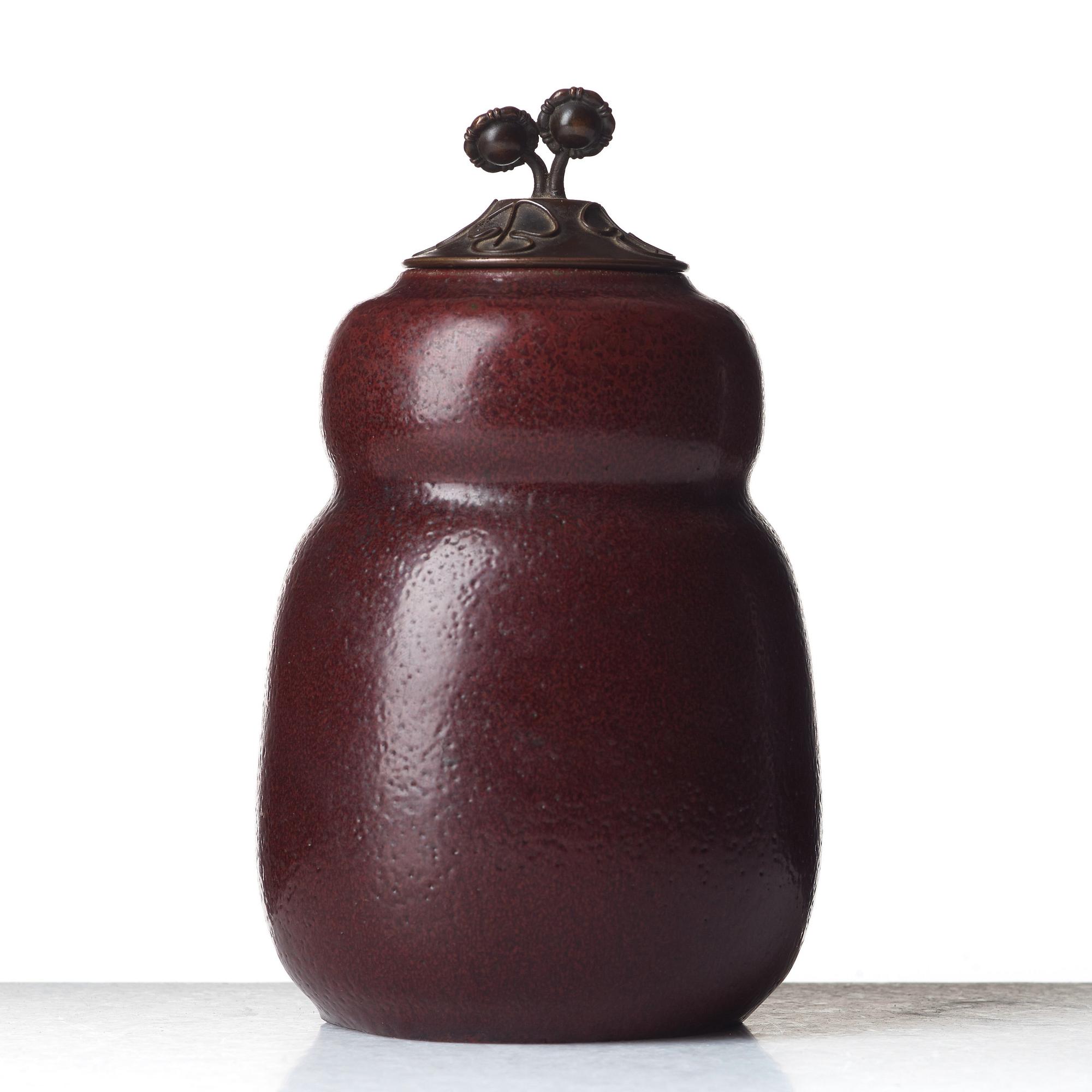 PATRICK NORDSTRÖM, urna med lock av patinerad brons, Royal Copenhagen, Danmark 1910-20-tal.