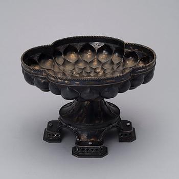 JALALLINEN MALJA, hopeaa, U. Sauter, Basel, Sveitsi. Paino 1670 g.