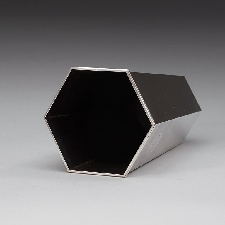 A Wiwen Nilsson hexagonal sterling vase, Lund 1954.