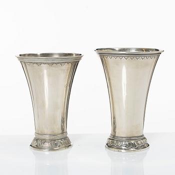 Bägare, 2 st, silver, GAB, Stockholm 1896 resp CG Hallberg, Stockholm 1930.