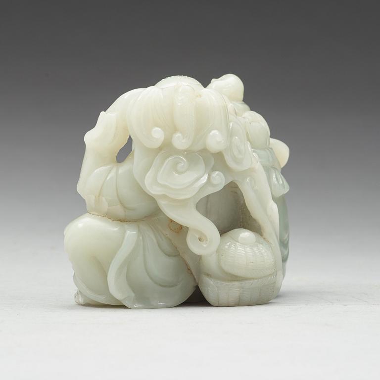 A carved nephrite sculpture, early 20th century.