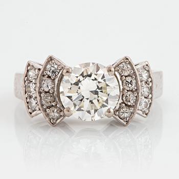 An 18K white gold ring set with an old-cut diamond ca 1.50 cts and round brilliant-cut diamonds.