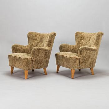 A pair of 1950s armchairs.