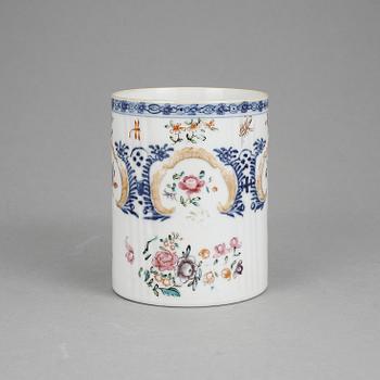 MUGG, porslin, Qingdynastin, Qianlong (1736-95).
