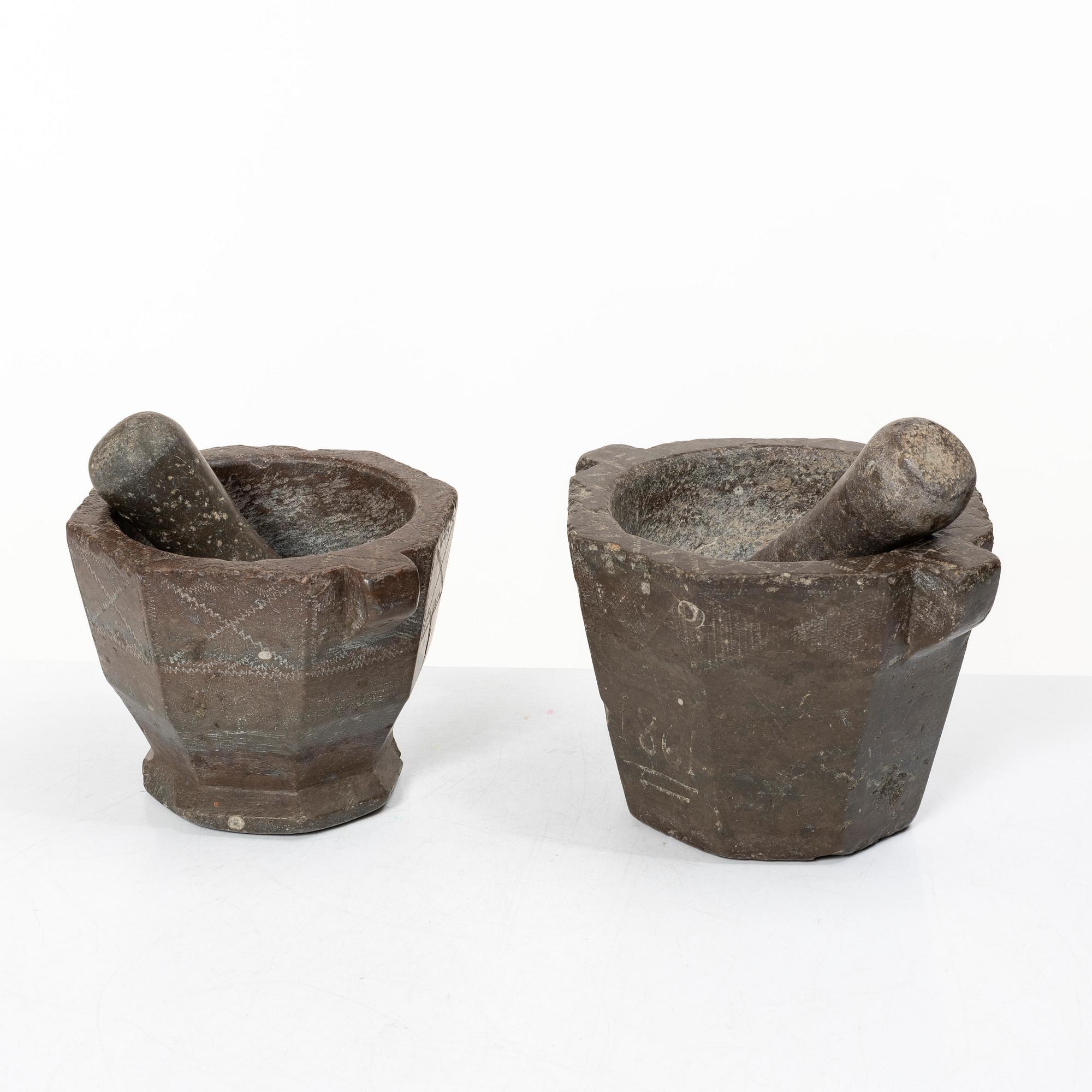 Mortlar, två st, 1800-tal.