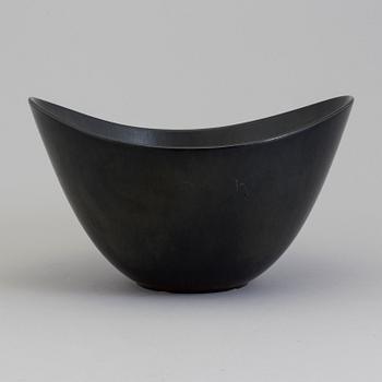 GUNNAR NYLUND, a stoneware bowl for Rörstrand.