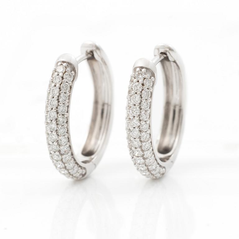 Hoop earrings 18K white gold with brilliant-cut diamonds.