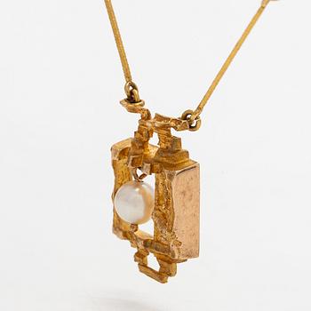 Björn Weckström, Kaulakoru "Taikahelmi", 14K kultaa ja viljelty helmi. Lapponia 1973.