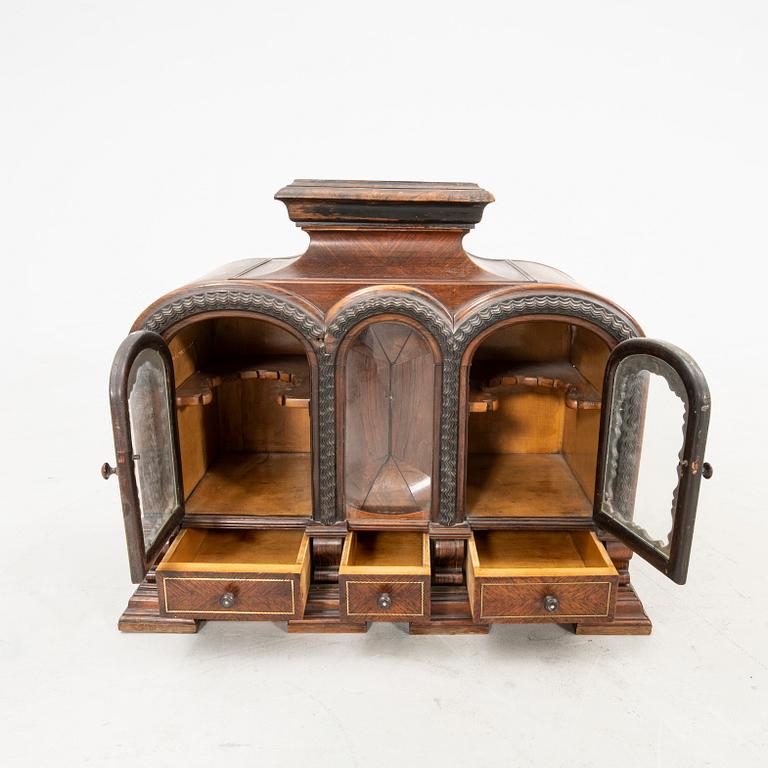 Pipskåp, sent 1800-tal.