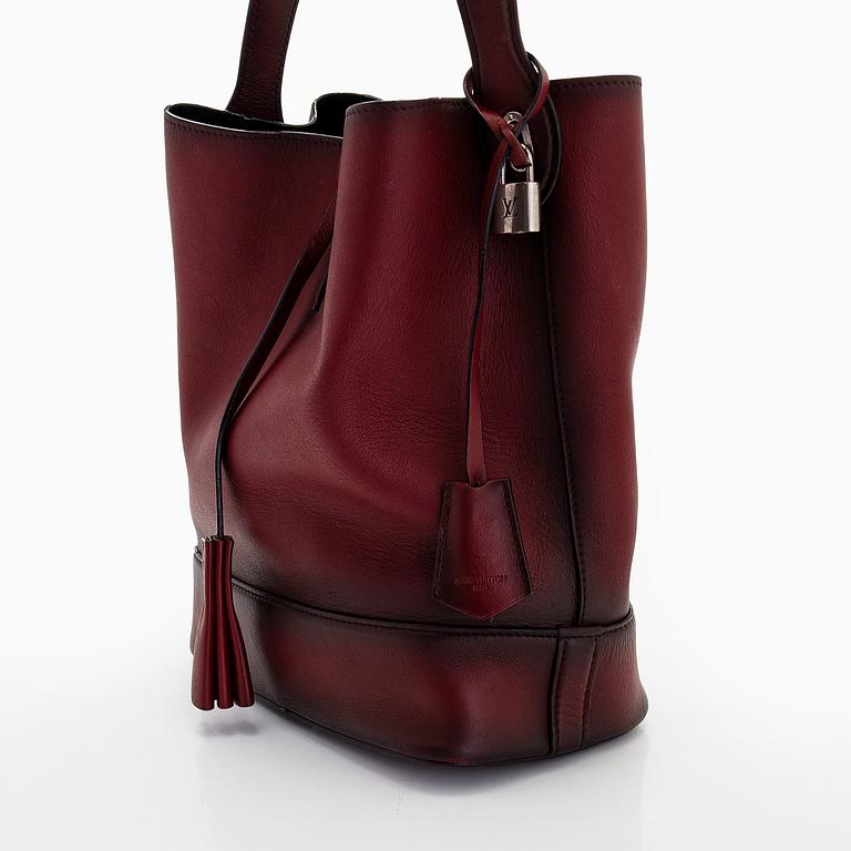 Louis Vuitton, a "NN14 GM" bag.