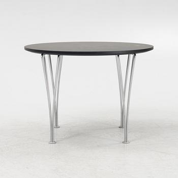 A round rubber coated coffee table from Fritz Hansen.