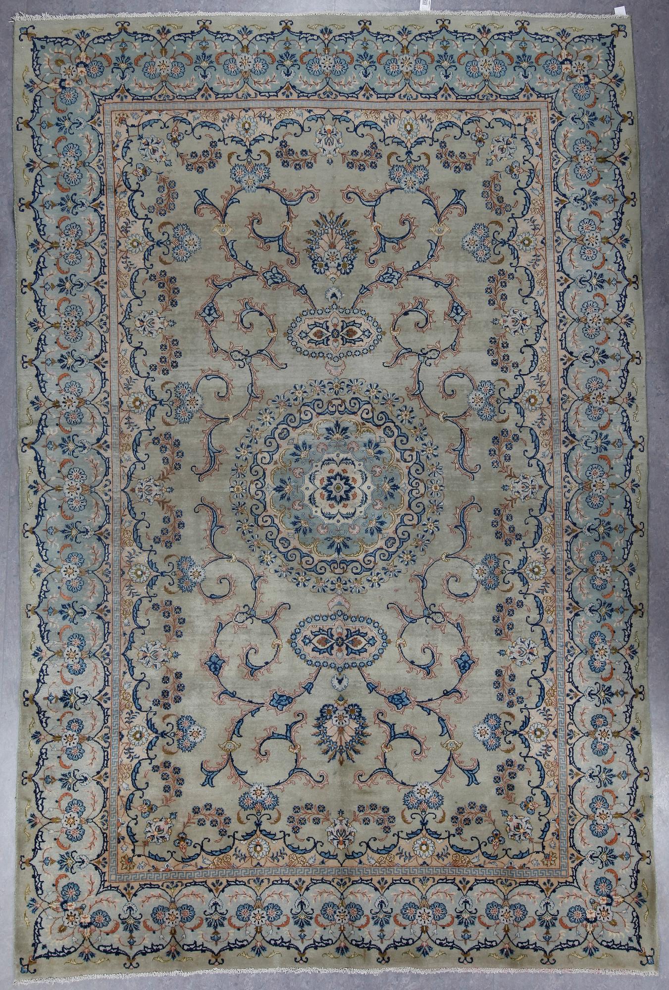 MATTA, Keshan, ca 388x257 cm.