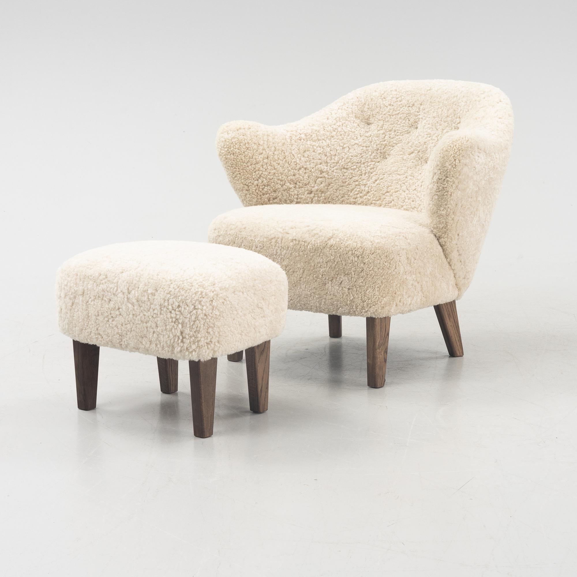 Flemming Lassen, fåtölj med fotpall, "Ingeborg", by Lassen, formgiven 1935.