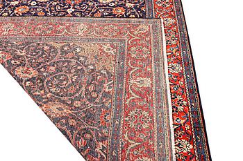 A Mahal carpet, a. 321 x 202 cm.